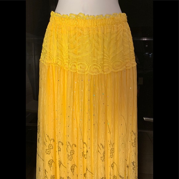 Woman Full Length very pretty skirt - Picture 2 of 6